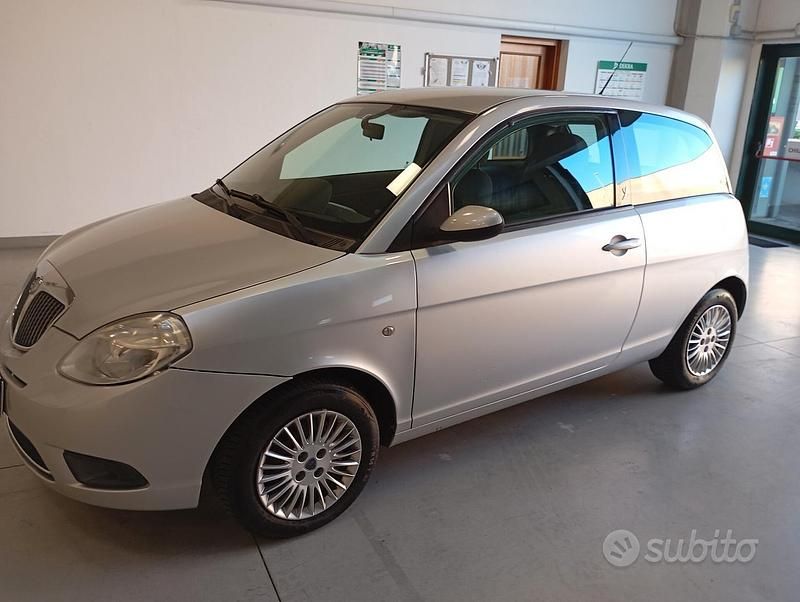Grigio Usata 2008 Lancia Ypsilon Due volumi | 4200 € (Buon prezzo) - Immagine 1/4