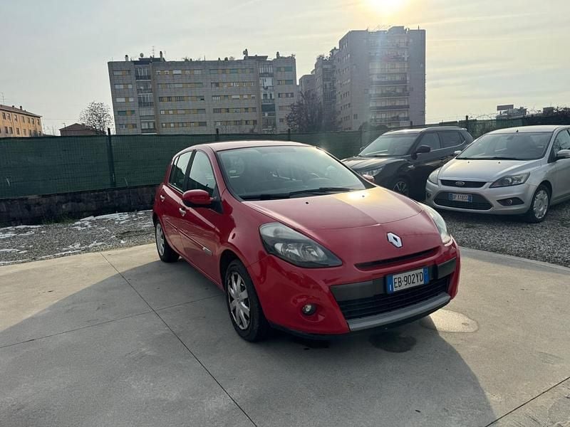 Usata Renault Clio II Dynamique 72 CV (52 kW) 2010 Rosso Berlina