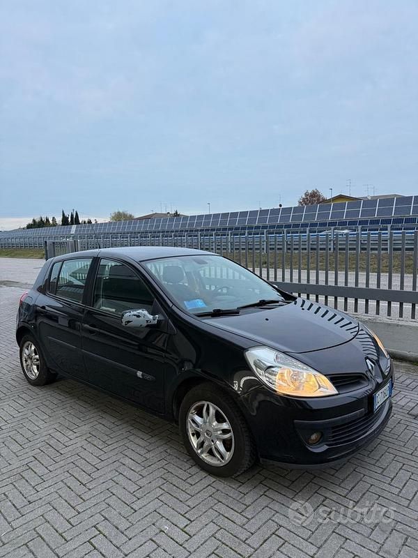 Usata Renault Clio II Luxe 85 CV (62 kW) 2006 Nero Berlina