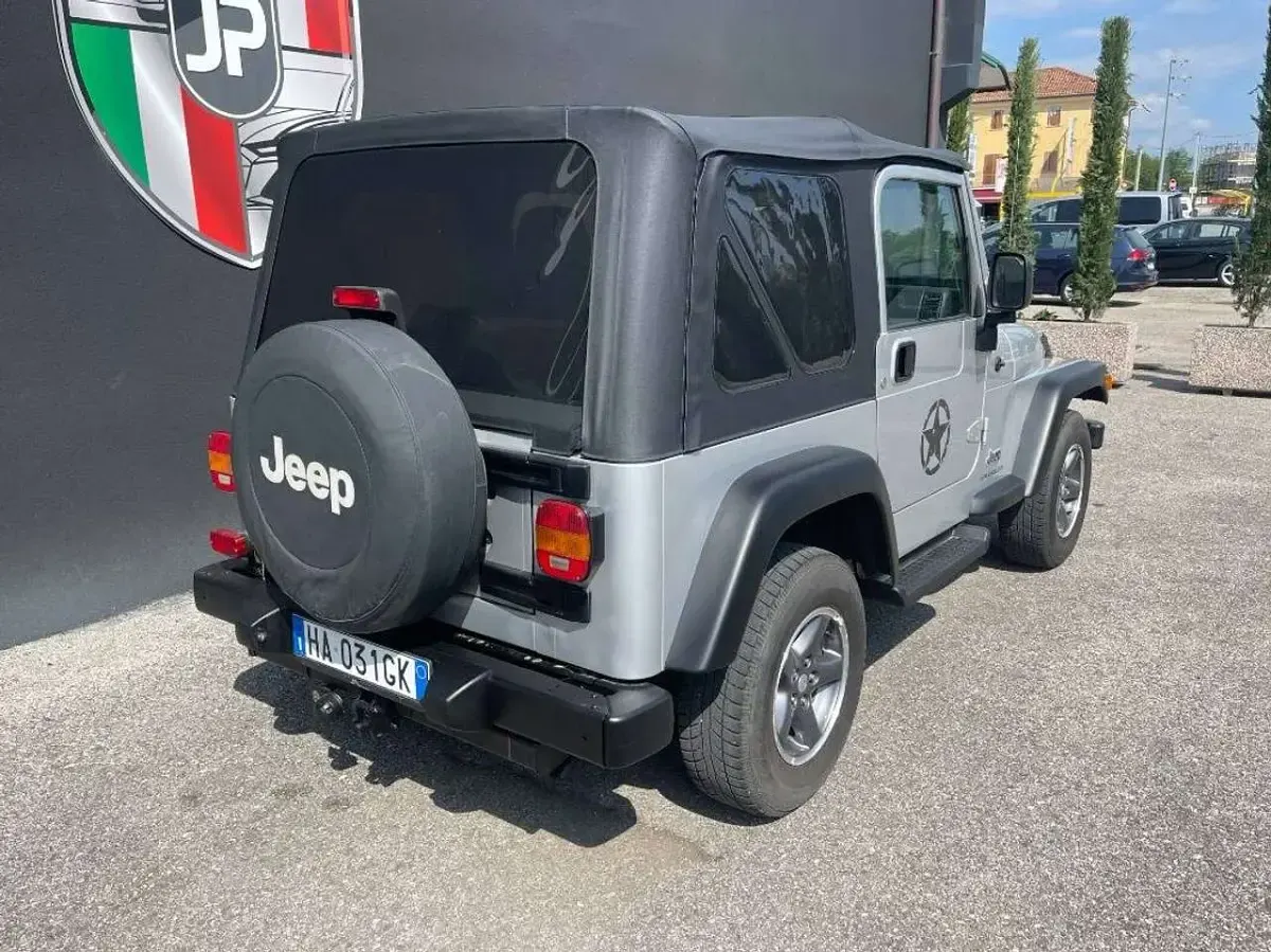 Usata Jeep Wrangler 143 CV (105 kW) 2005 Argento SUV