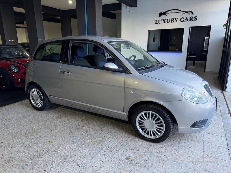 Usata Lancia Ypsilon 75 CV (55 kW) 2008 Marrone Utilitaria