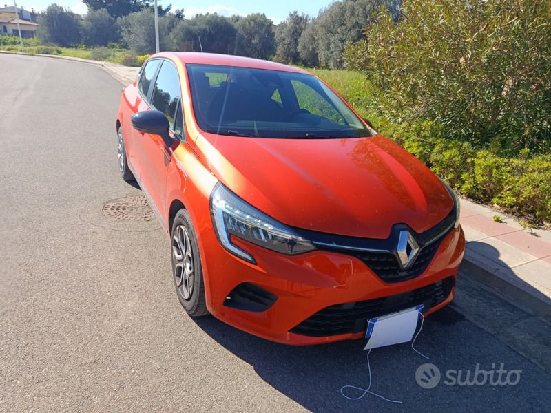 Usata 2022 Renault Clio V Due volumi | 13.000 € (Buon prezzo) - Immagine 1/4