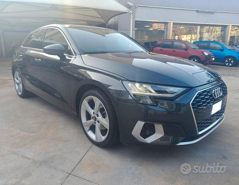 Begagnad Audi A3 Advanced 150 HK (110 kW) 2022 Grå Sedan