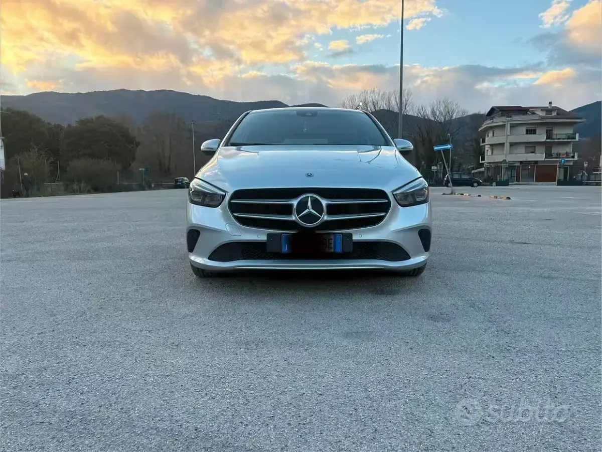 Usata Mercedes B180 136 CV (100 kW) 2019 Grigio Utilitaria