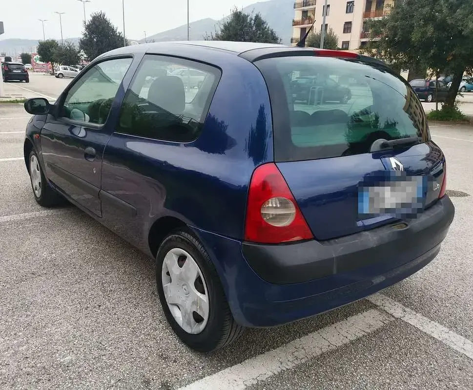 Usata Renault Clio II 75 CV (55 kW) 2001 Blu/azzurro Berlina