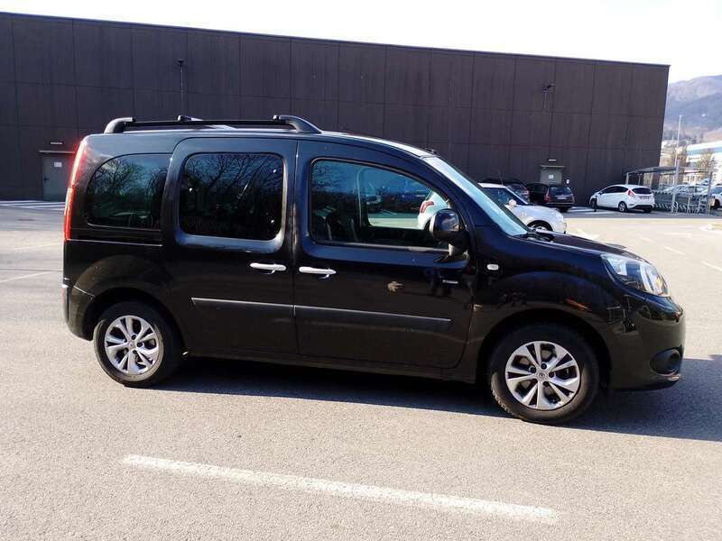 Nero Usata 2016 Renault Kangoo LIMITED Monovolume | 9500 € (Buon prezzo) - Immagine 1/4