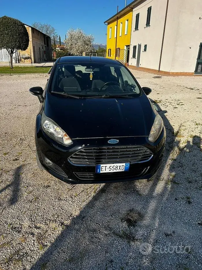Usata Ford Fiesta 75 CV (55 kW) 2014 Blu Utilitaria