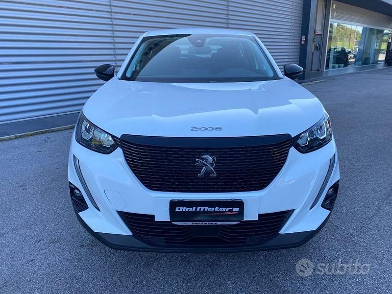 Usata Peugeot 2008 Active 101 CV (74 kW) 2022 Bianco metallizzato SUV