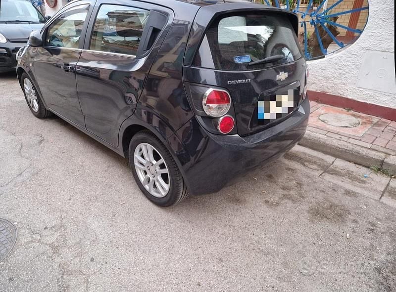 Usata Chevrolet Aveo 69 CV (50 kW) 2012 Nero Utilitaria
