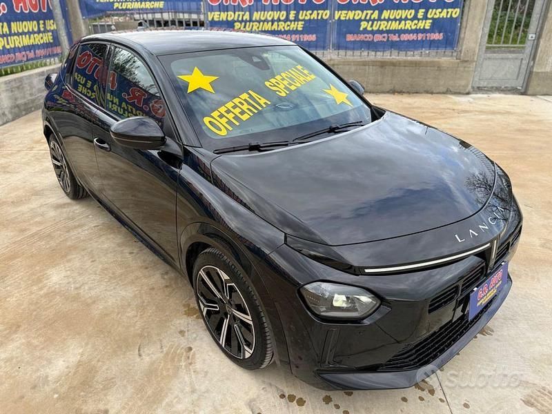 Usata Lancia Ypsilon 101 CV (74 kW) 2025 Nero Utilitaria