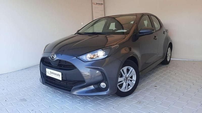 Grigio scuro Usata 2023 Mazda 2 Tre volumi | 16.950 € (Buon prezzo) - Immagine 1/4