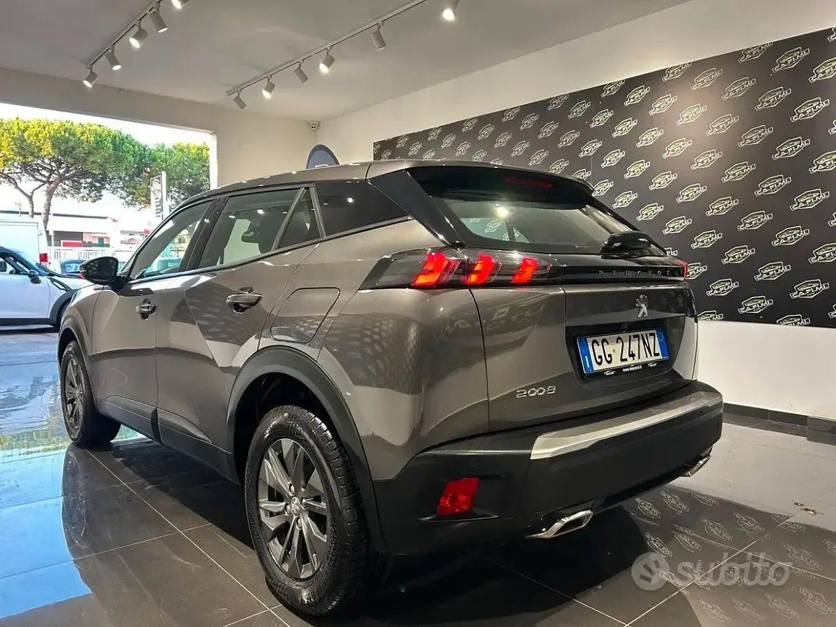 Usata Peugeot 2008 GT 131 CV (96 kW) 2021 Grigio SUV