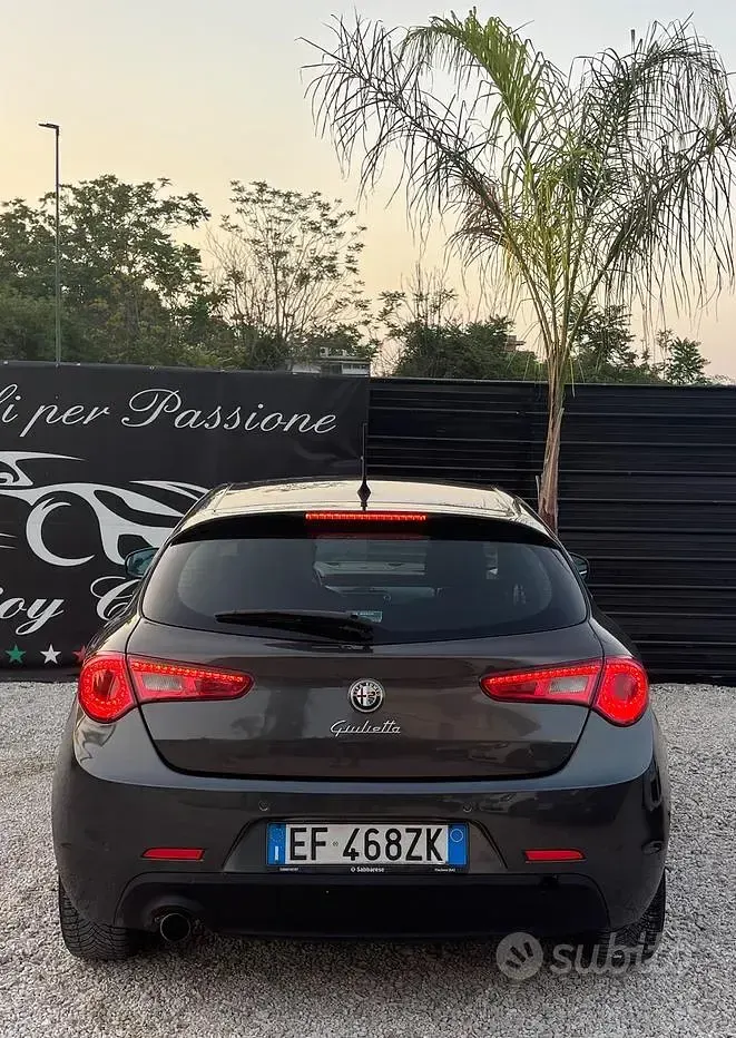 Usata Alfa Romeo Giulietta Distinctive 105 CV (77 kW) 2011 Grigio Utilitaria