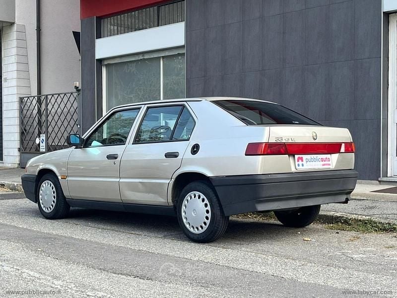 Usata Alfa Romeo 33 90 CV (66 kW) 1992 Argento Berlina
