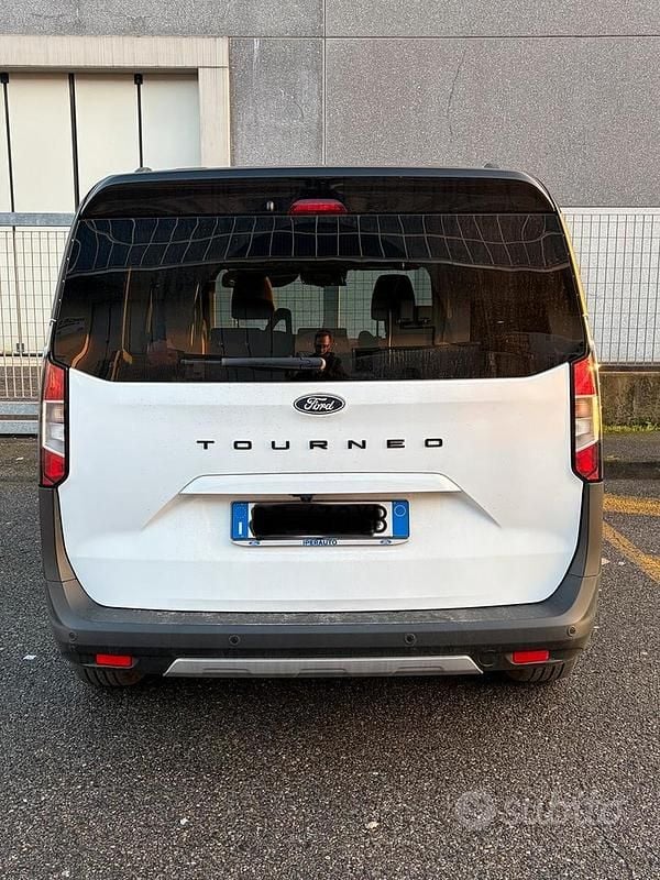 Usata Ford Tourneo Courier Active 126 CV (92 kW) 2025 Bianco Monovolume