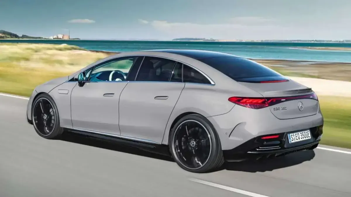 Nuova Mercedes EQE300 Advanced 108 kW (148 CV) 2025 Argento Coupé