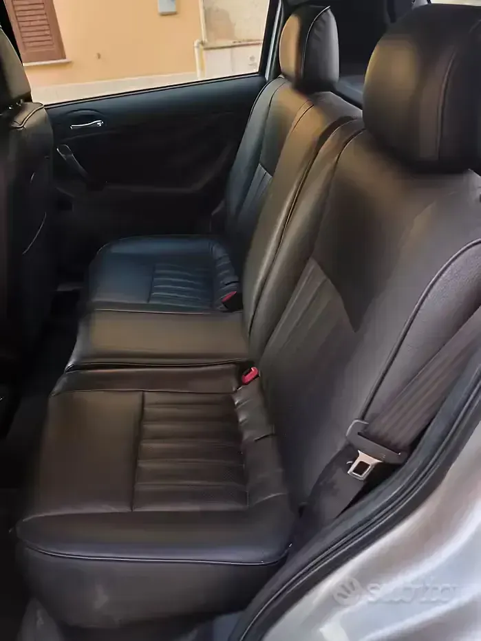 Begagnad Alfa Romeo 147 116 HK (85 kW) 2002 Grå Halvkombi