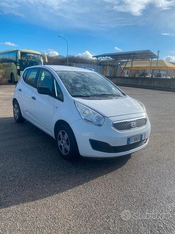 Usata Kia Venga 90 CV (66 kW) 2011 Bianco Utilitaria