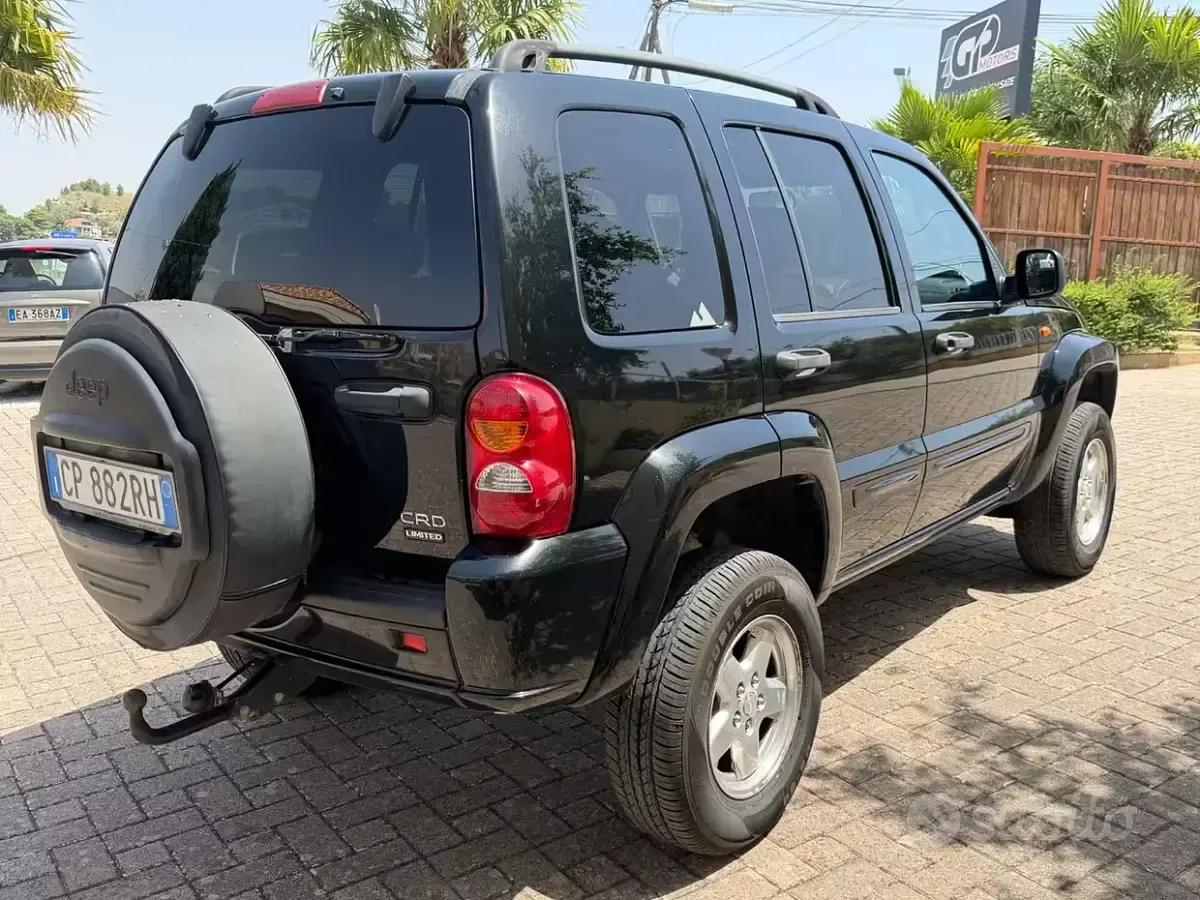 Usata Jeep Cherokee Sport 143 CV (105 kW) 2004 Nero SUV