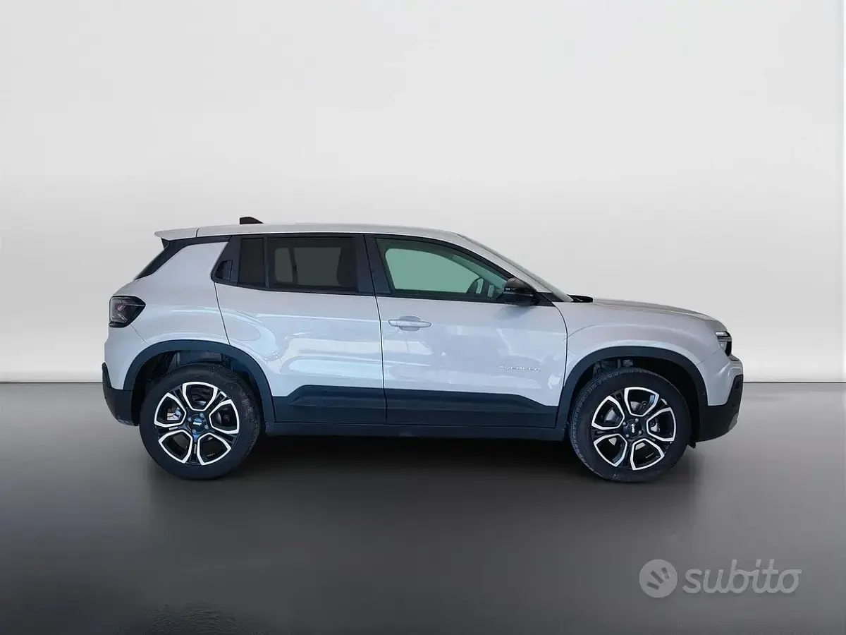 Usata Jeep Avenger Summit 101 CV (74 kW) 2024 Grigio SUV