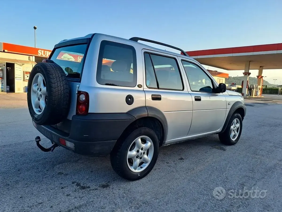Usata Land Rover Freelander 111 CV (81 kW) 2001 Grigio SUV