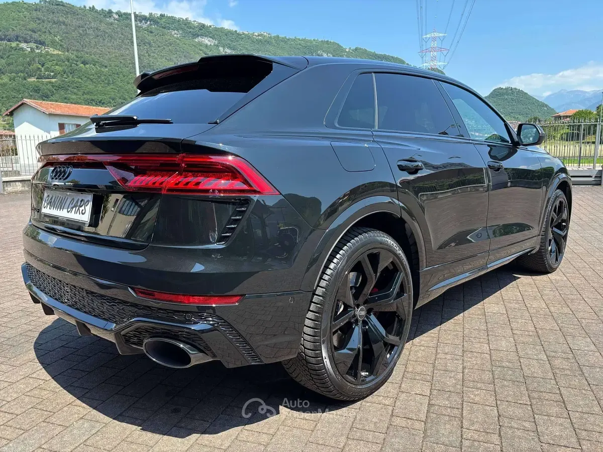 Usata Audi Q8 Ambiente 600 CV (441 kW) 2022 Nero mythos met. SUV