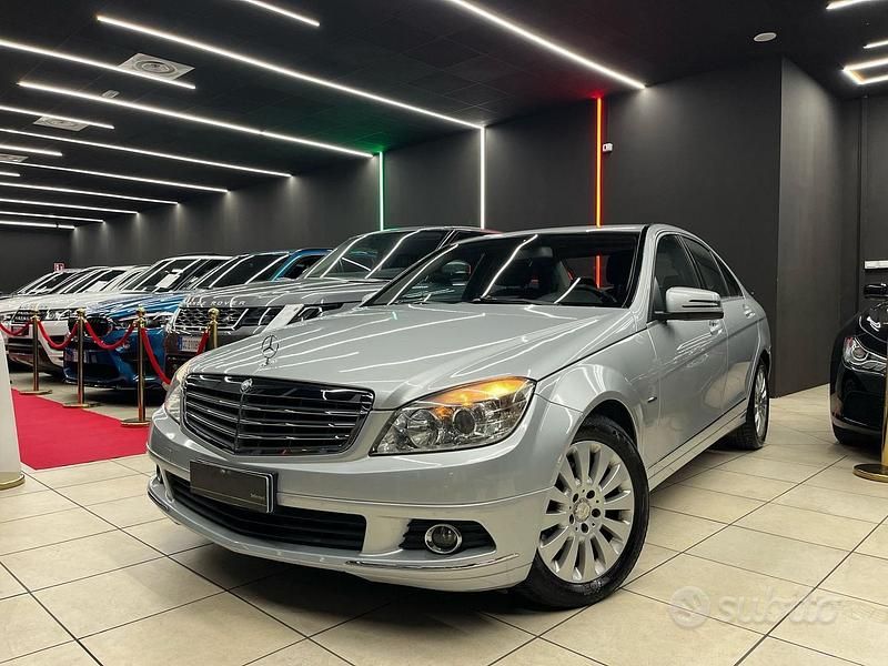 Grigio Usata 2010 Mercedes C200 Elegance Tre volumi | 9900 € (Molto cara) - Immagine 1/4