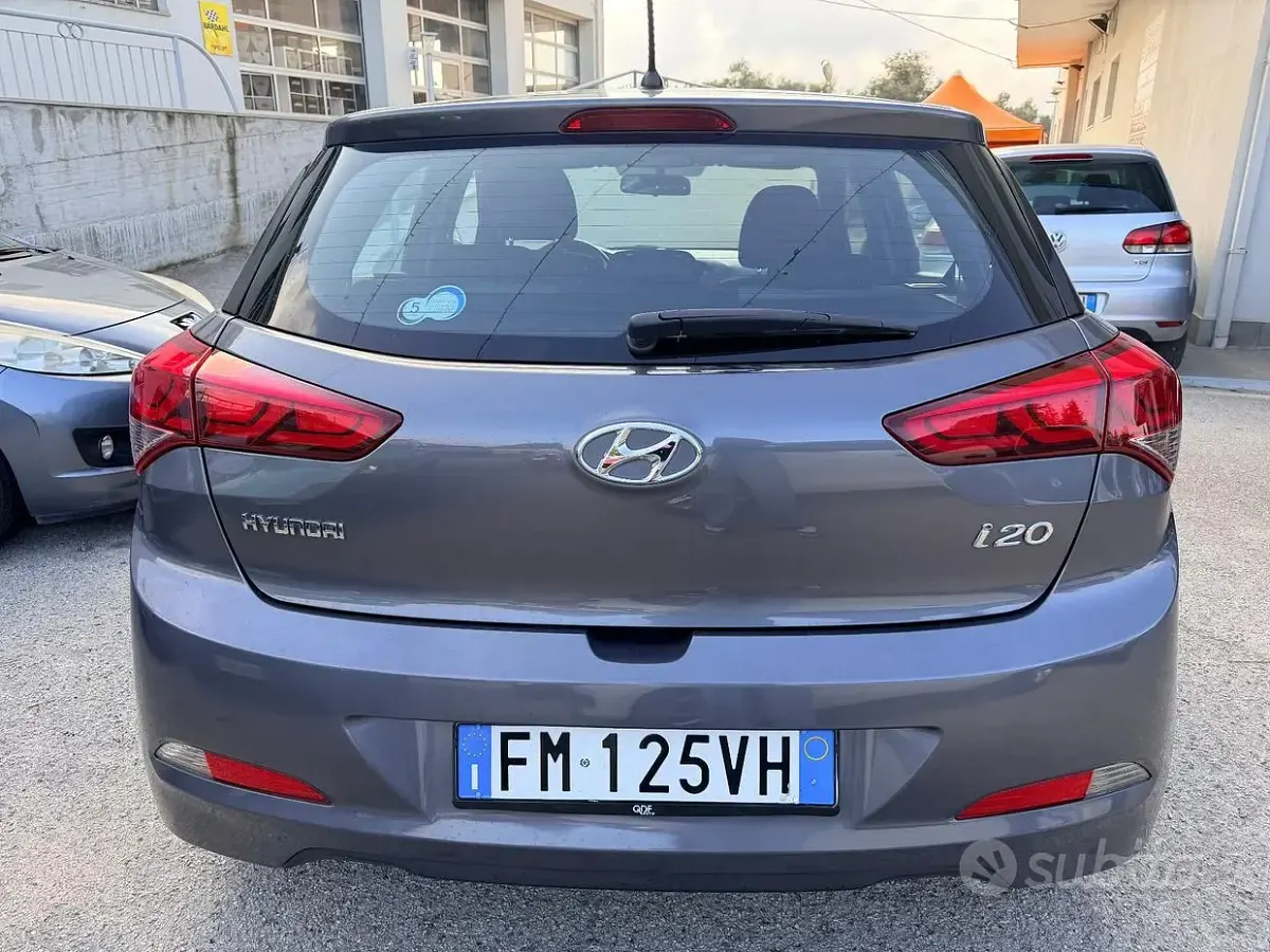 Occasion Hyundai i20 Blackline 75 ch (55 kW) 2018 Gris Berline