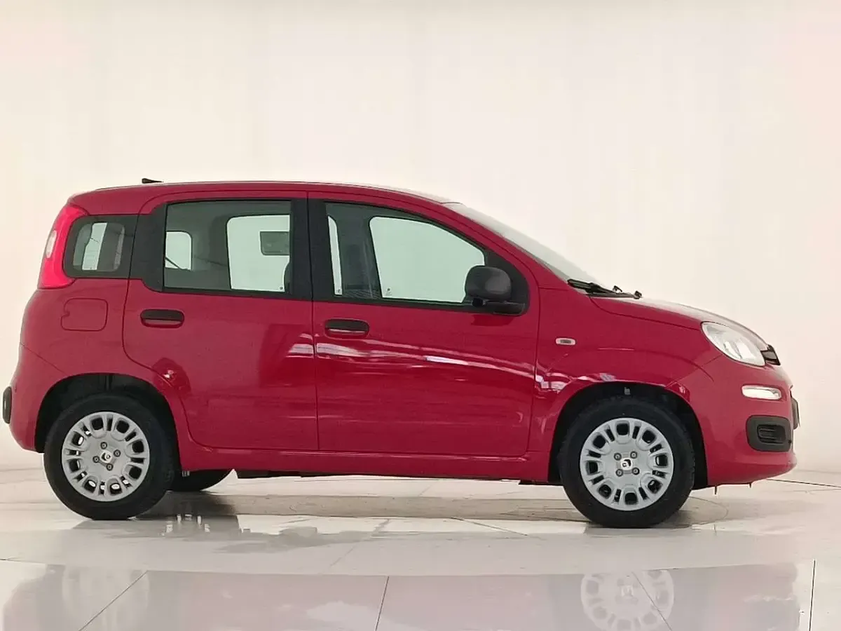 Nuova Fiat Panda Icon 69 CV (50 kW) 2025 Rosso passione pastello Utilitaria