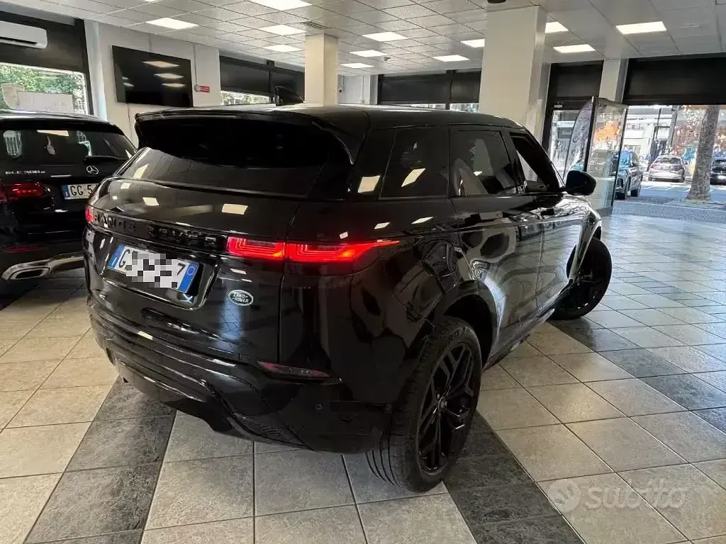 Usata Land Rover Range Rover evoque R-Dynamic 204 CV (150 kW) 2021 Nero SUV