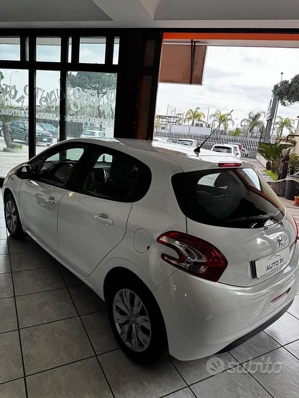 Usata Peugeot 208 Active 68 CV (50 kW) 2012 Bianco Utilitaria