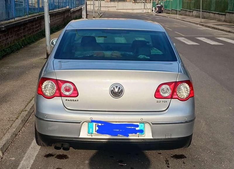 Usata VW Passat Highline 140 CV (102 kW) 2007 Argento Berlina