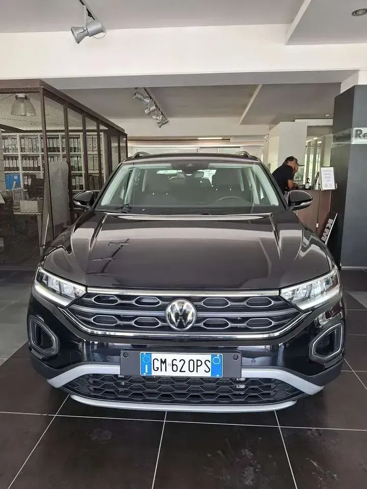 Usata VW T-Roc R-line 150 CV (110 kW) 2023 Nero SUV