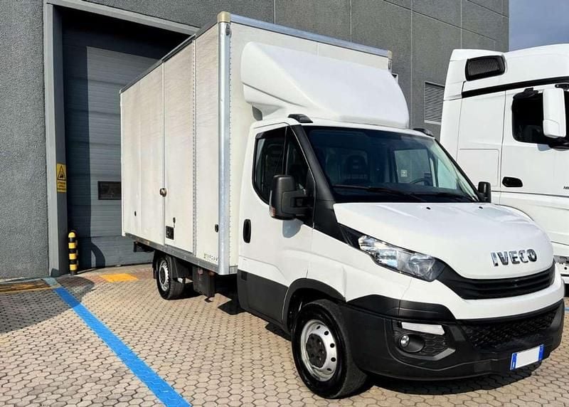 Usata Iveco Daily 136 CV (100 kW) 2018 Bianco Furgone