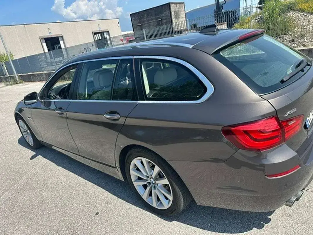 Usata BMW 530 258 CV (189 kW) 2012 Marrone Station wagon