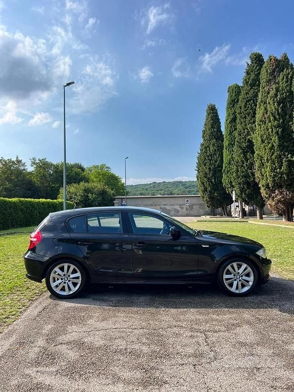 Usata BMW 116 116 CV (85 kW) 2010 Nero Utilitaria