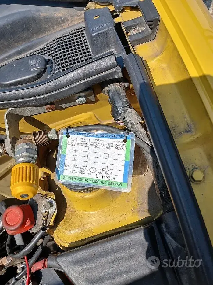 Usata Renault Kangoo 75 CV (55 kW) 2002 Giallo Monovolume