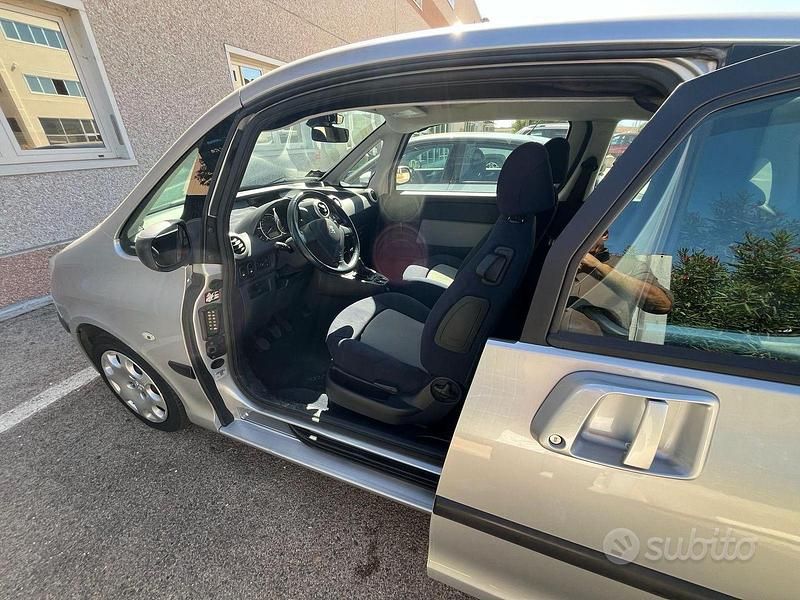 Usata Peugeot 1007 73 CV (53 kW) 2005 Grigio Monovolume
