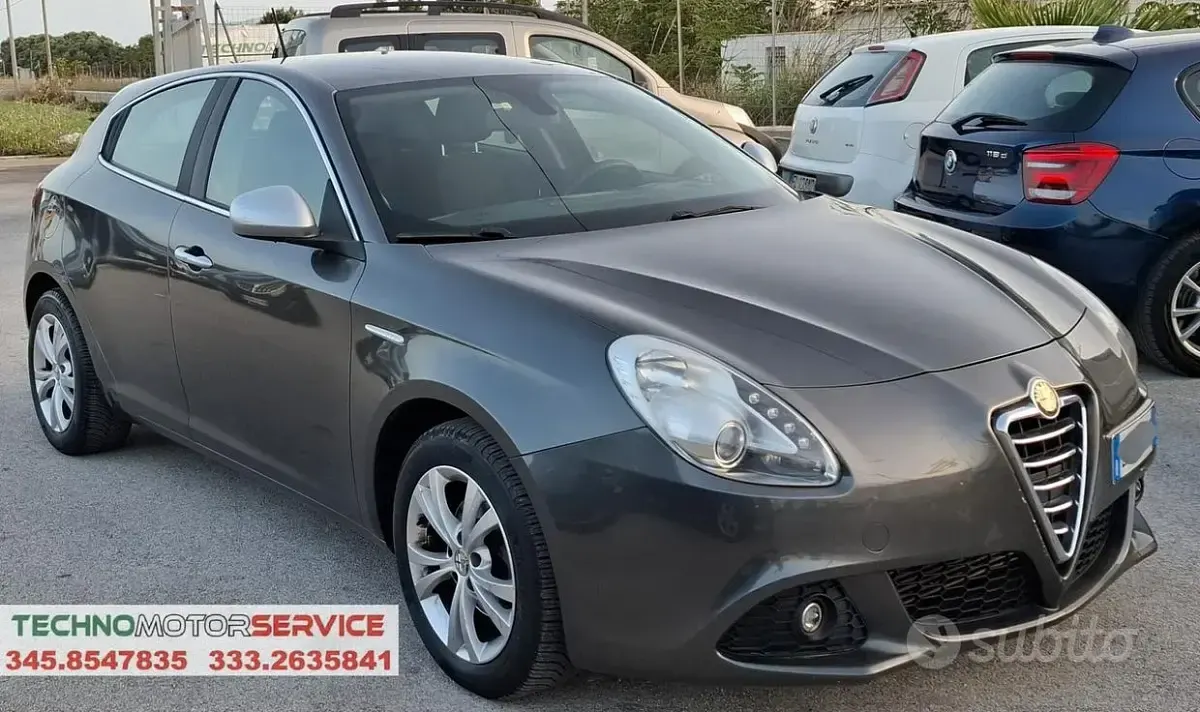Usata Alfa Romeo Giulietta Distinctive 105 CV (77 kW) 2013 Grigio Utilitaria
