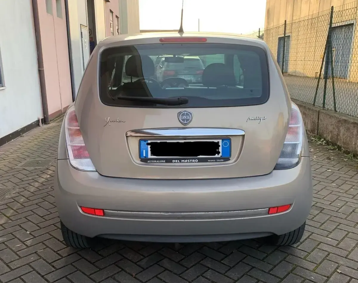Usata Lancia Ypsilon Silver 75 CV (55 kW) 2011 Marrone Utilitaria