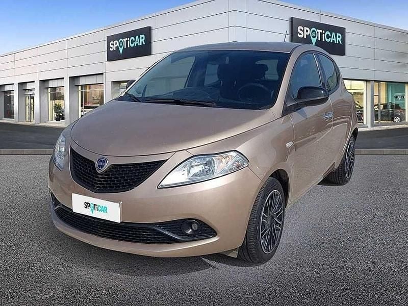 Usata Lancia Ypsilon Gold 69 CV (50 kW) 2021 Oro Utilitaria