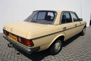 Usata Mercedes 200 60 CV (44 kW) 1981 Giallo Berlina