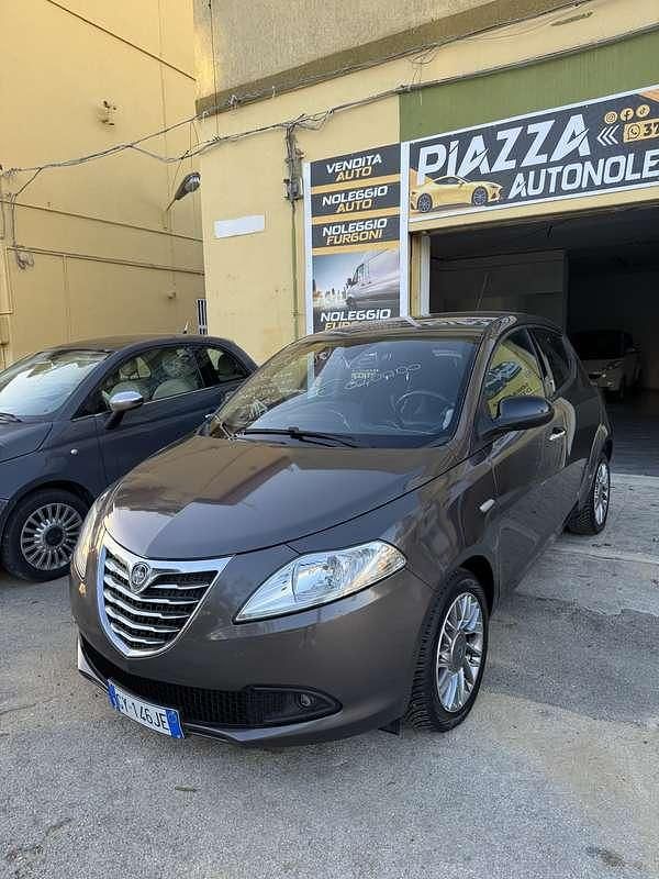 Usata 2013 Lancia Ypsilon S Due volumi | 6390 € (Buon prezzo) - Immagine 1/4