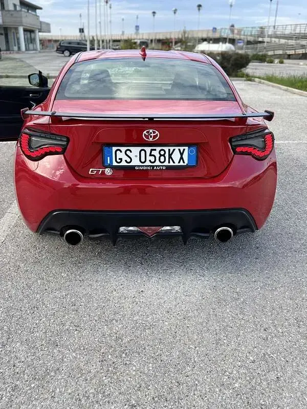 Usata Toyota GT86 GT 200 CV (147 kW) 2024 Rosso Coupé