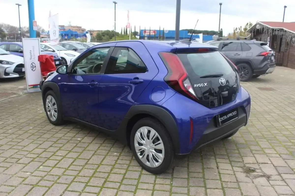 Usata Toyota Aygo X Active 72 CV (52 kW) 2025 Juniper blue SUV