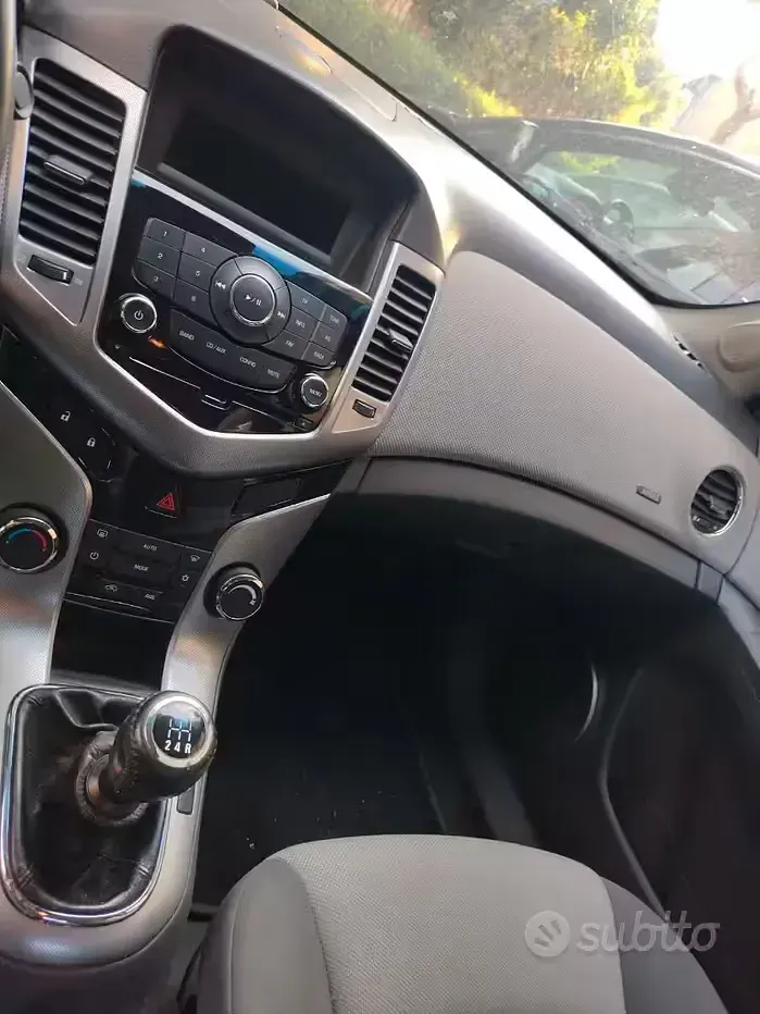 Usata Chevrolet Cruze 150 CV (110 kW) 2010 Bluazzurro Berlina