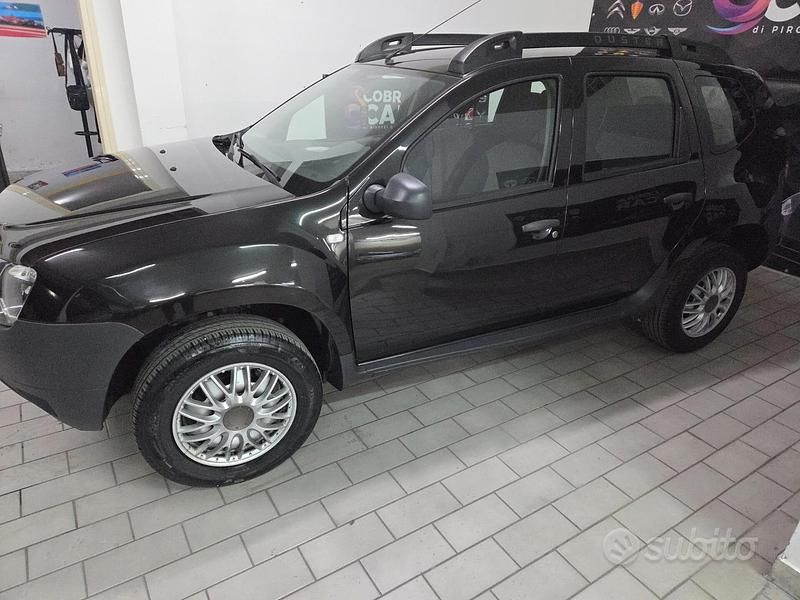 Usata Dacia Duster Ambiance 110 CV (80 kW) 2015 Nero SUV