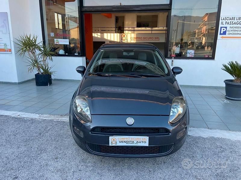 Grigio Usata 2012 Fiat Punto Evo Dynamic Due volumi | 3990 € (Buon prezzo) - Immagine 1/4