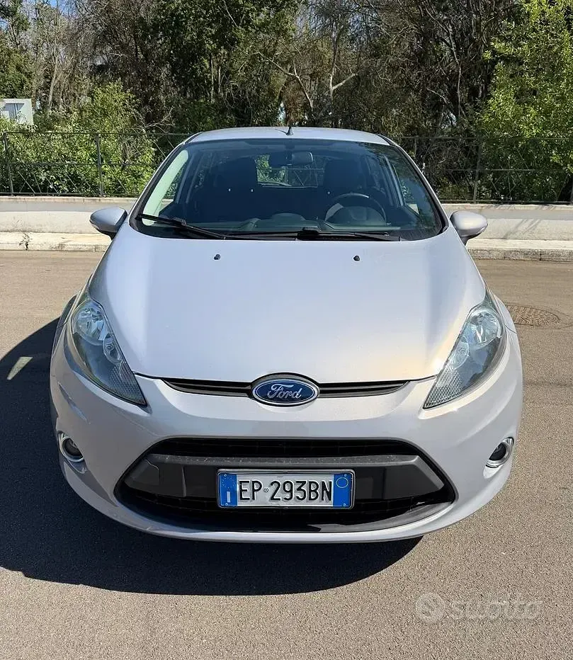Usata Ford Fiesta Business Edition 92 CV (67 kW) 2012 Grigio Berlina