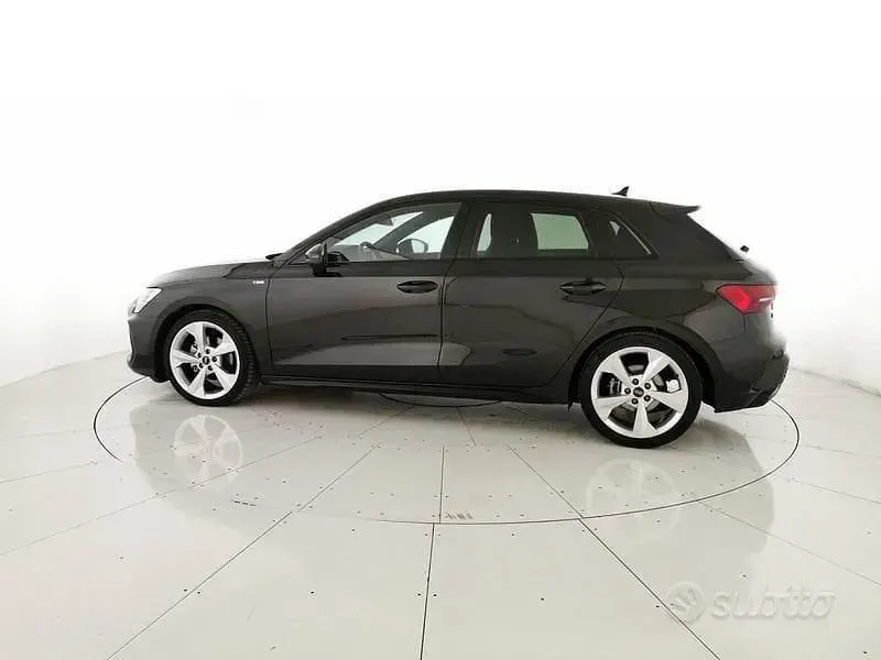 Usata Audi A3 S-Line 150 CV (110 kW) 2025 Nero mythos metallizzato Berlina